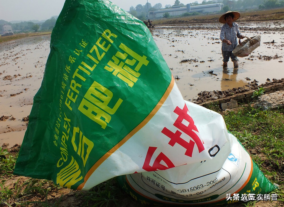 小麦施二铵还是复合肥(小麦施二铵还是复合肥效果好)